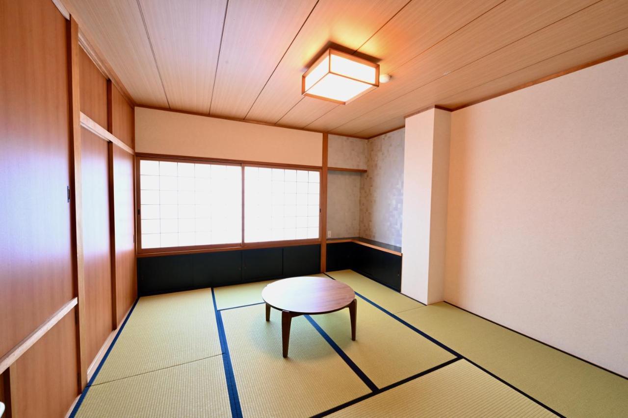 Manabi-Stay Takayama Sakura 提携駐車場利用可 古い町並みまで徒歩1分 最大9名宿泊可能な一等地で人工温泉を楽しむ Εξωτερικό φωτογραφία